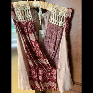 Anthropologie Top  size medium  new with tag